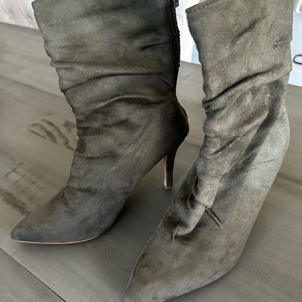 Elegant Olive Green Women's Boots